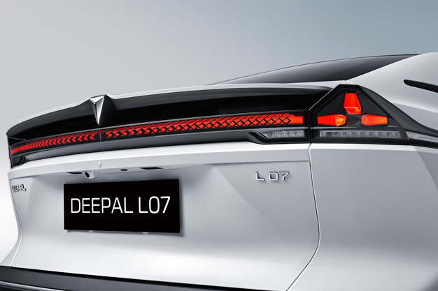 l07-feature-extr-taillight280824074046-drive